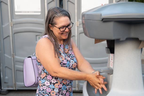 Best Portable restroom trailer rental  in Bloomingdale, TN